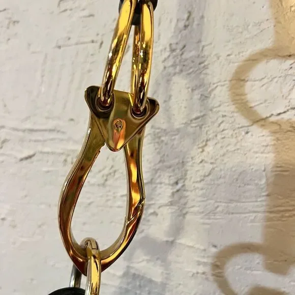 Andre Oliver designer shoulder bag with gorgeous gold chrome hardware - Picture 5 of 10